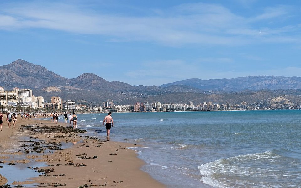 Playa de San Juan med Alicante, Middelhavet og bjergene