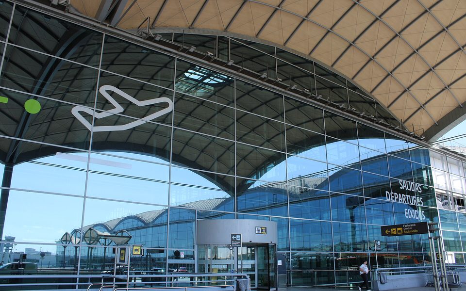 Terminalbygningen ved Alicante lufthavn